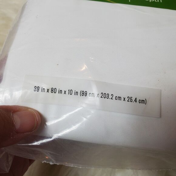 Room  Essentials OEKO TEX Zippered Mattress Protector Twin XL 10"Depth - Picture 5 of 8